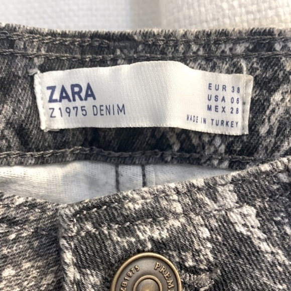 NWOT Women’s Zara Z1975 Snake Skin Print Raw Hem Denim Size 6 - Picture 5 of 7